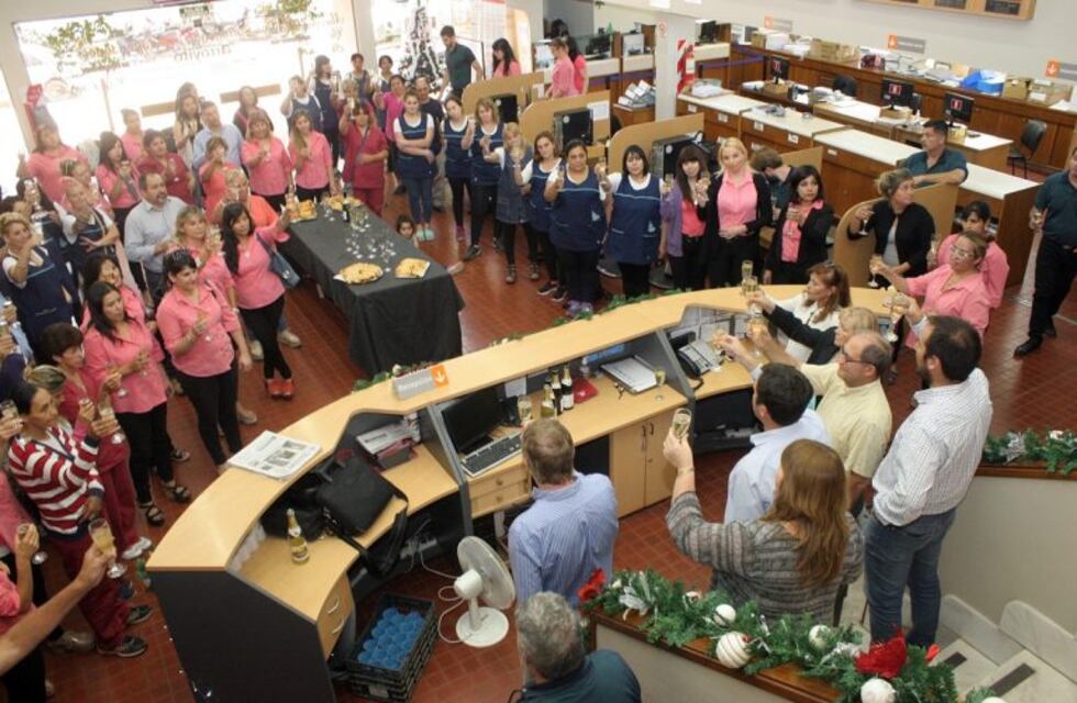 El intendente Cravero brindó con empleados municipales