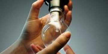 Cambiaba un foco y recibió una descarga fatal\u002E