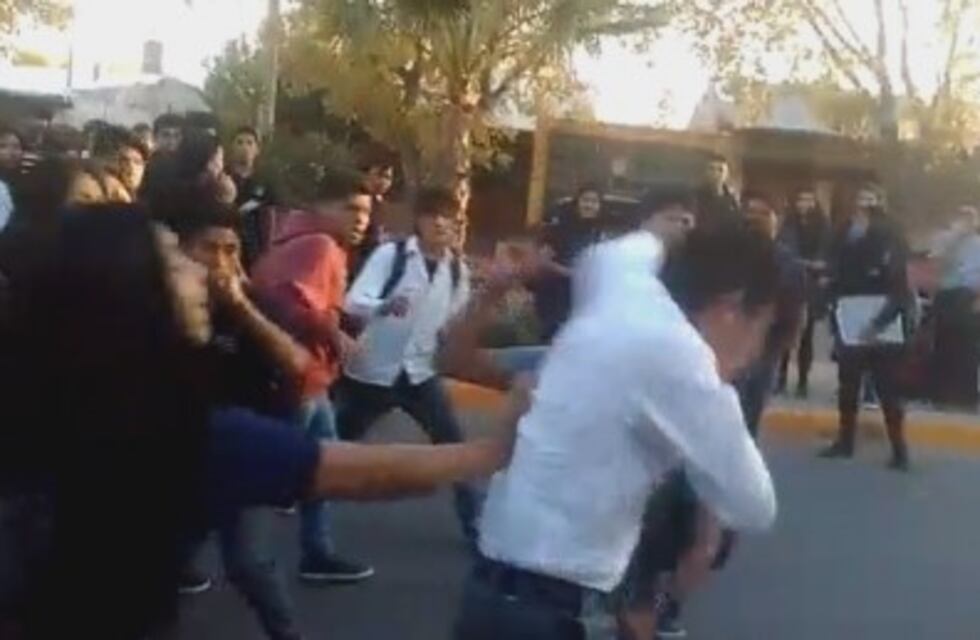Continúa la violencia en los colegios mendocinos