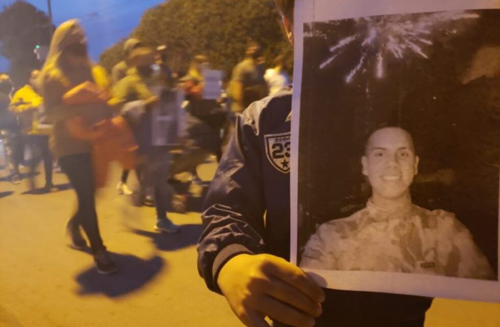 Marcha de vecinos por la muerte del joven en barrio Comercial