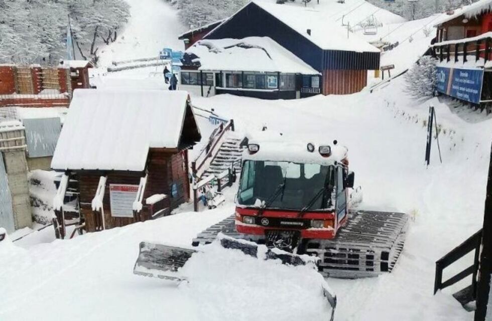 Por la intensa nevada no pudo abrir el centro de esquí La Hoya