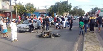 Falleció un motociclista al chocar contra un auto en zona sur