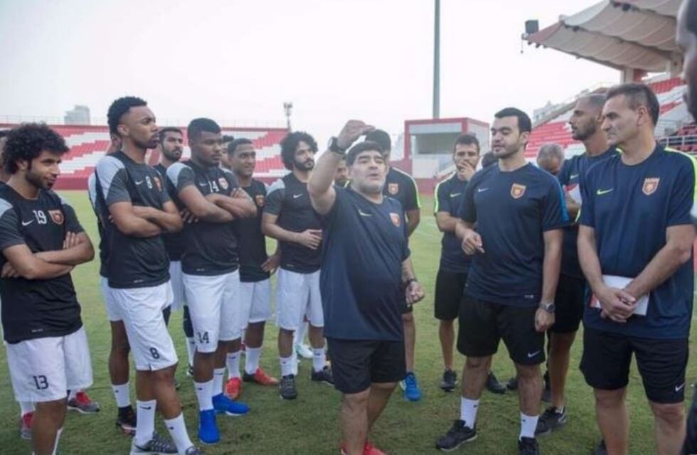 Maradona arrancó su etapa como DT de Al Fujairah