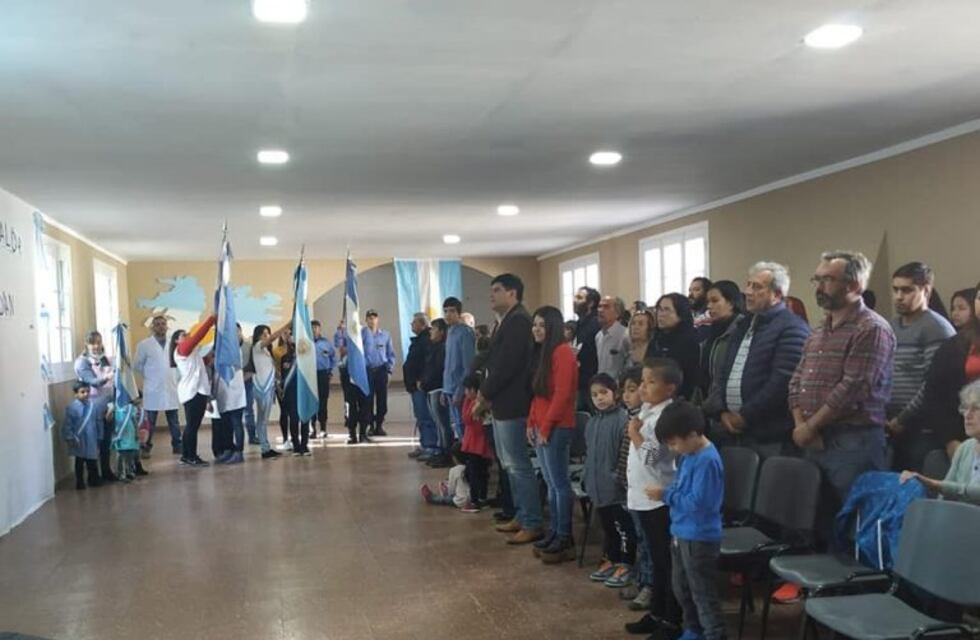 Conmemoración por el "Día del Veterano y de los caídos en la Guerra de Malvinas" en Lago Posadas