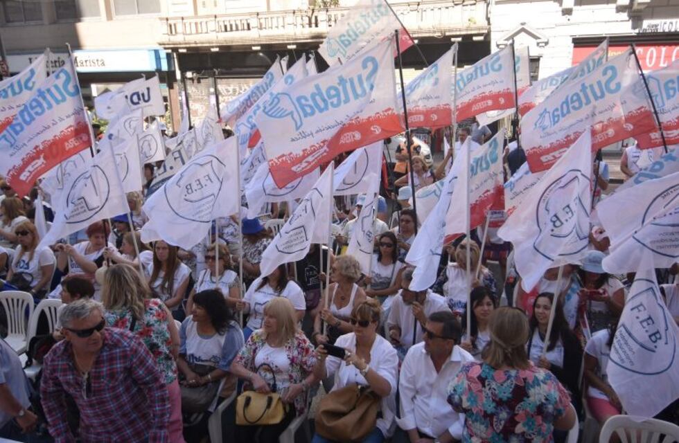 Los seis gremios docentes nacionales paran 48 horas el 6 y 7 de marzo
