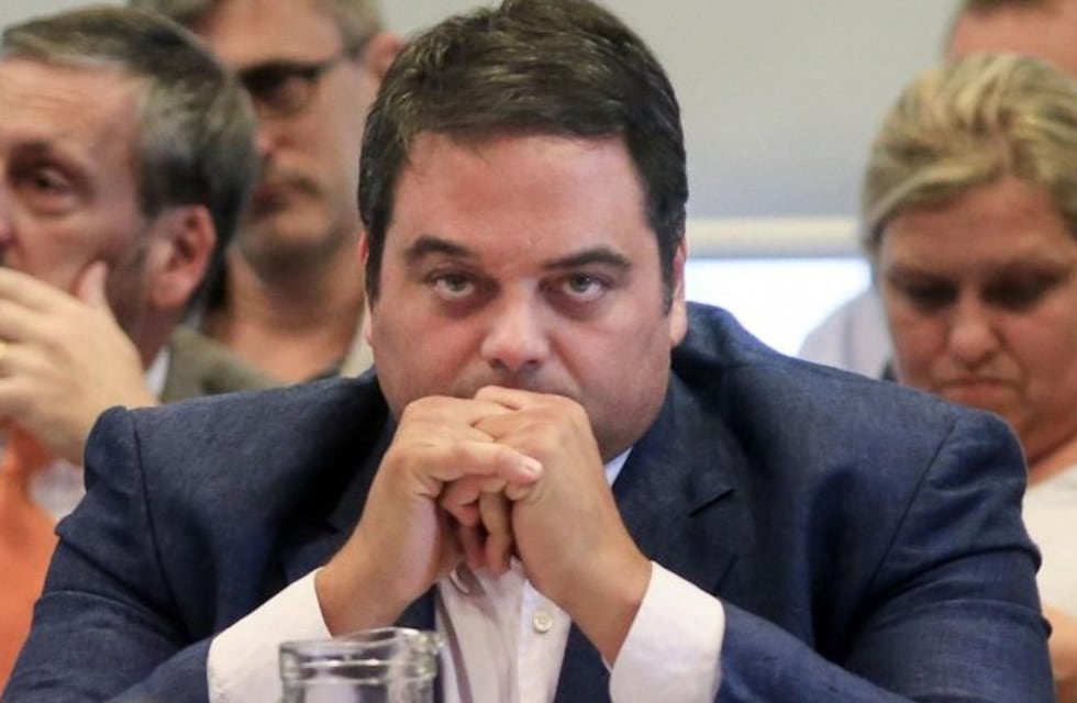 Los estatales recibirán un bono de $5.000 y un aumento salarial del 10%