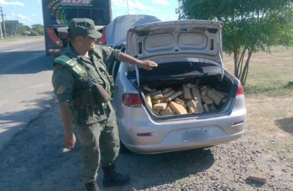 Usaban a un bebé para simular un viaje familiar y transportar 151 kilos de marihuana