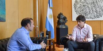 Omar Gutiérrez se reunió con Lacunza para evaluar medidas contra el congelamiento de los combustibles