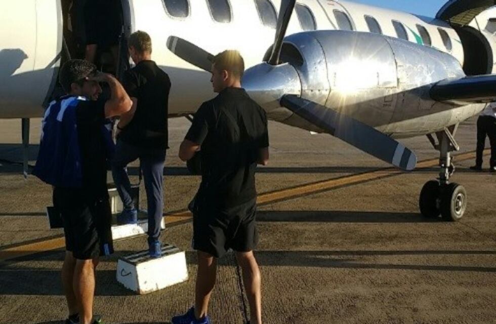 Al avión de Racing se le abrió la puerta en el despegue y de milagro no se produjo un accidente