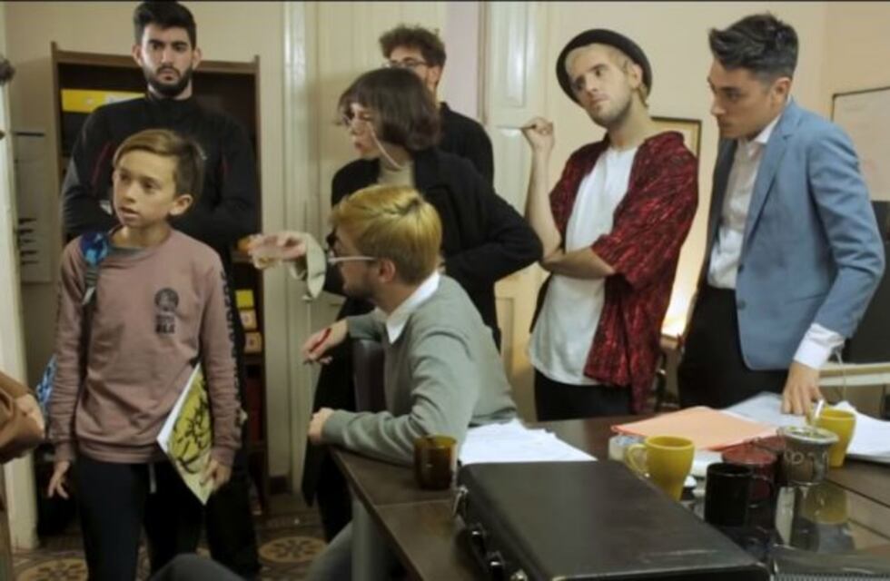 Sala de maestros: el nuevo y creativo video de Hecatombe!