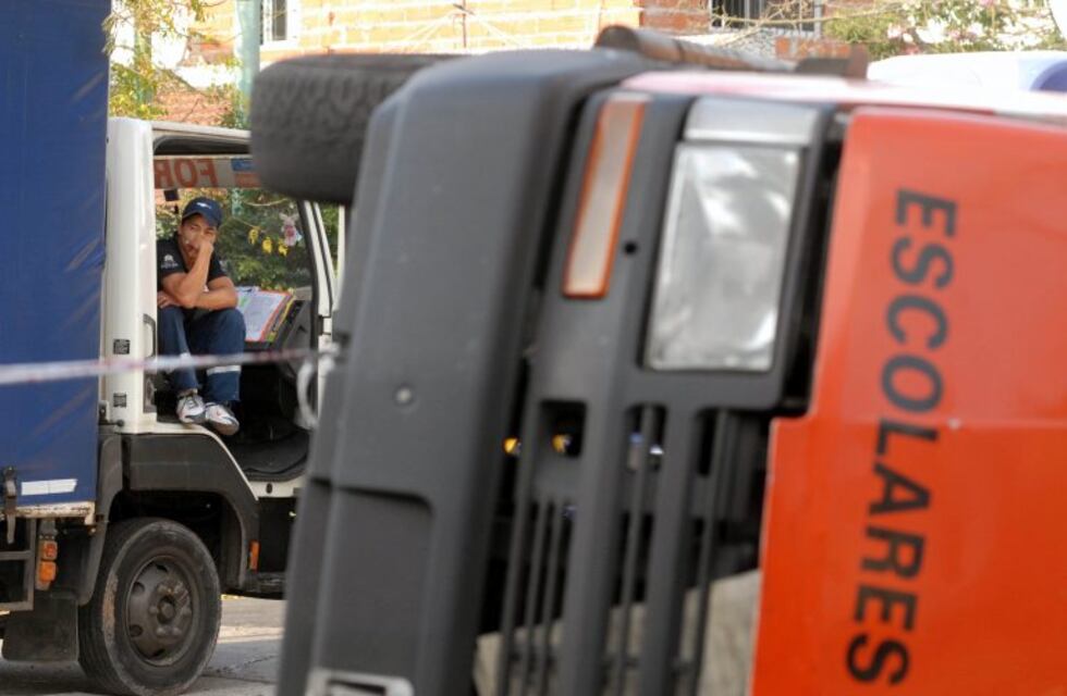 Transportistas escolares aseguran: "Los cinturones están, pero no los usan"