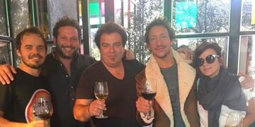 Benjamu00edn Rojas, Gimena Accardi y Nicolu00e1s Vu00e1zquez elogiaron la ciudad de Mendoza y el vino.