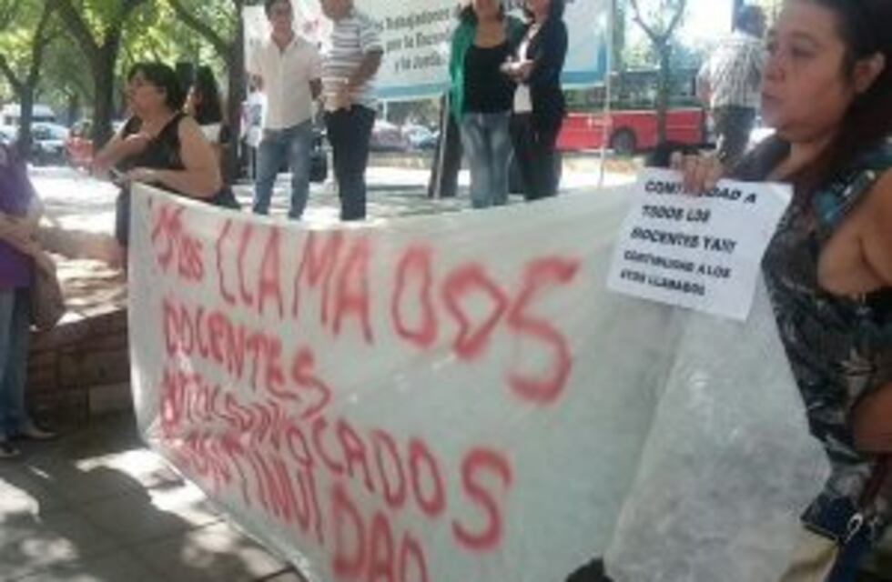 Trabajadores del gremio docente reclaman continuidad de los cargos suplentes
