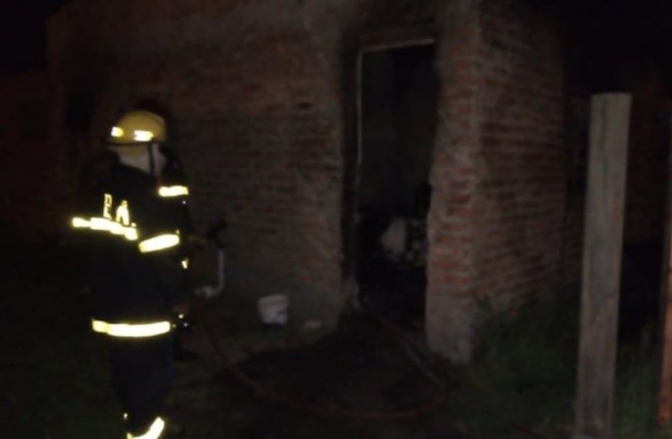 Bahía: incendiaron la casa de un acusado por exhibicionismo obsceno