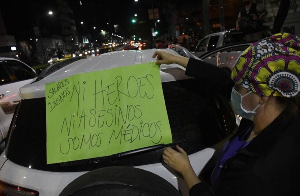 Masivo bocinazo de médicos en Rosario contra la precarización y la discriminación