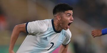 Argentina’s Carlos Fernando Valenzuela celebrates after scoring during the Men's Football Gold Medal Match between Argentina and Honduras at the Lima 2019 Pan-American Games in Lima on August 10, 2019\u002E (Photo by Luka GONZALES / AFP)