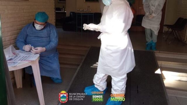 En una de las tantas jornadas de "hisopados masivos" en la ciudad de Cosquín. (Foto: archivo / Municipalidad de Cosquín Oficial).