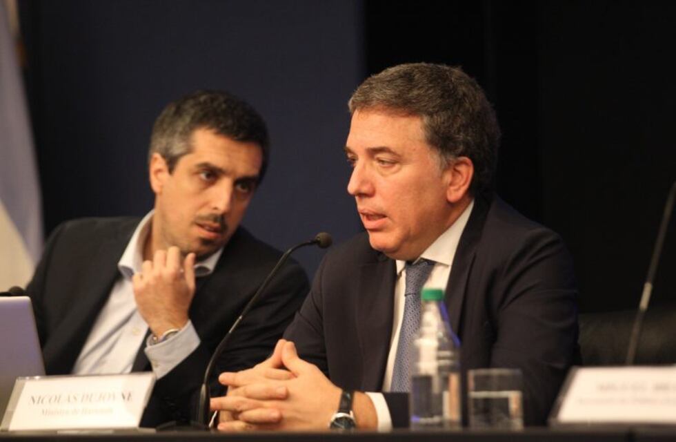Nicolás Dujovne aseguró que la economía "está muy encarrilada"