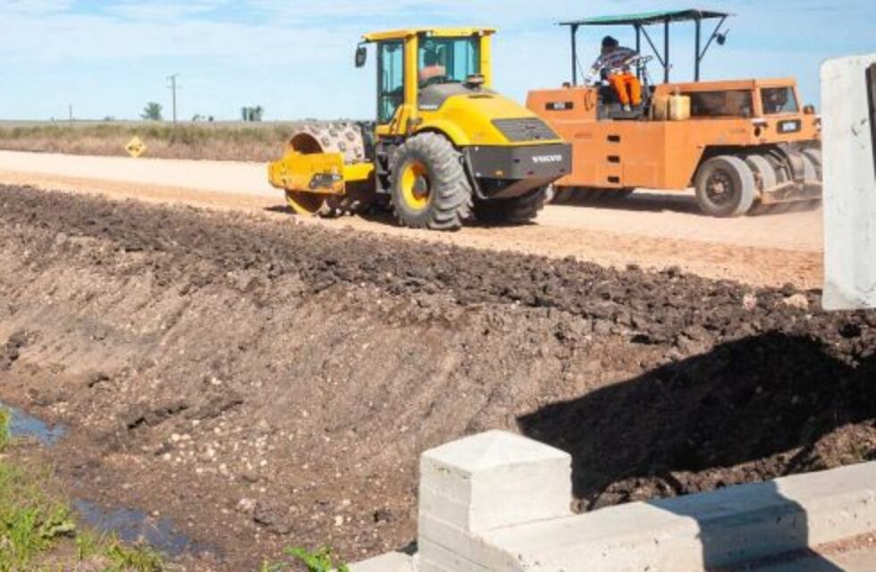 Ruta 51: avanza la obra de pavimentación entre Larroque y Parera