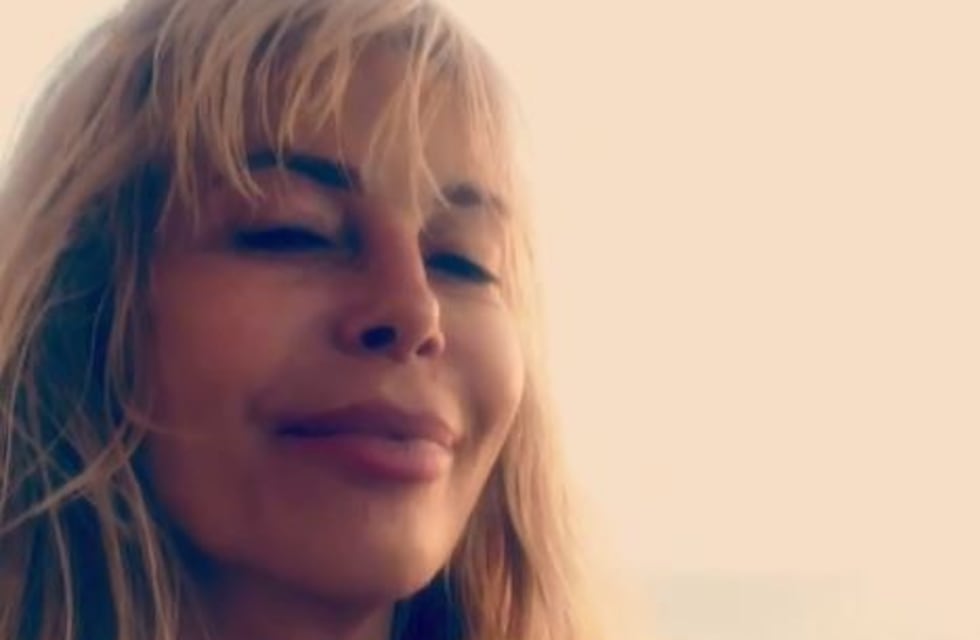 Graciela Alfano, sin maquillaje y en bikini a los 65 años
