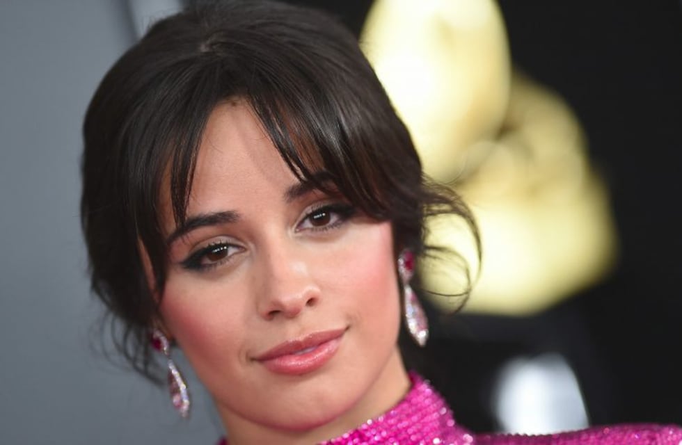Camila Cabello sorprendió a sus fanáticos con un disfraz de colegiala