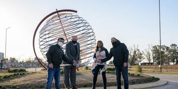 Inauguración obra de arte globo terráqueo (Prensa municipalidad de Marull)
