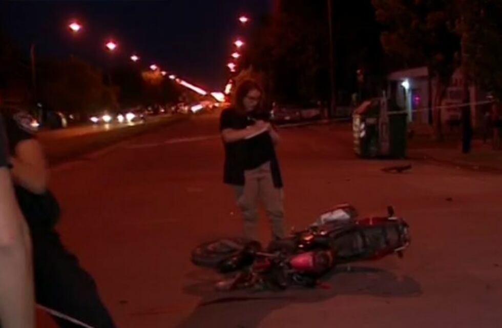 Motociclista quedó grave tras chocar con un auto que cruzó en contramano