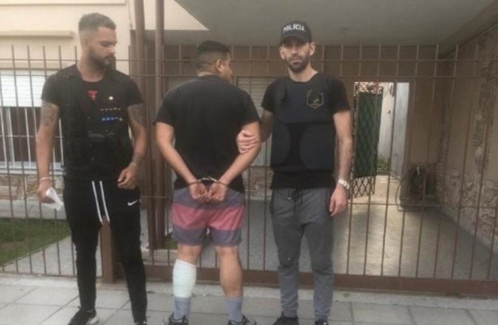 Furor en las redes sociales por un policía muy "facha" de Quilmes