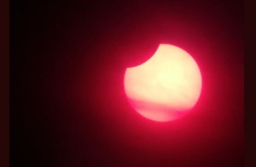 Un eclipse solar se pudo observar en desde distintos puntos del país