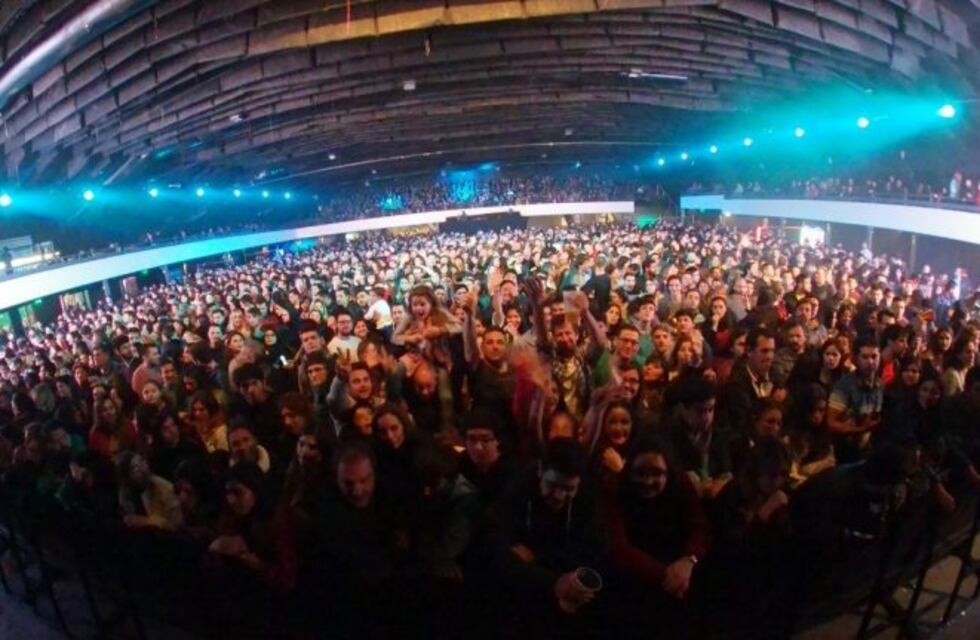 Estelares copó Quality e invitó a cantar a Los Caligaris