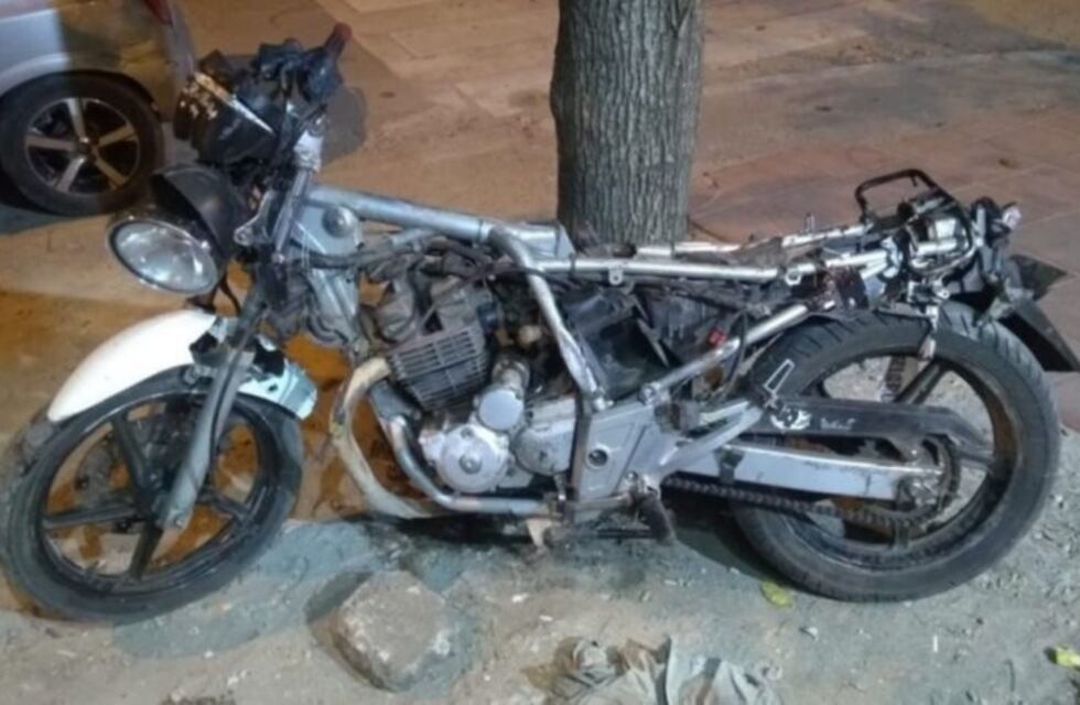 Chocó a una moto, mató a un adolescente de 16 años y se fugó