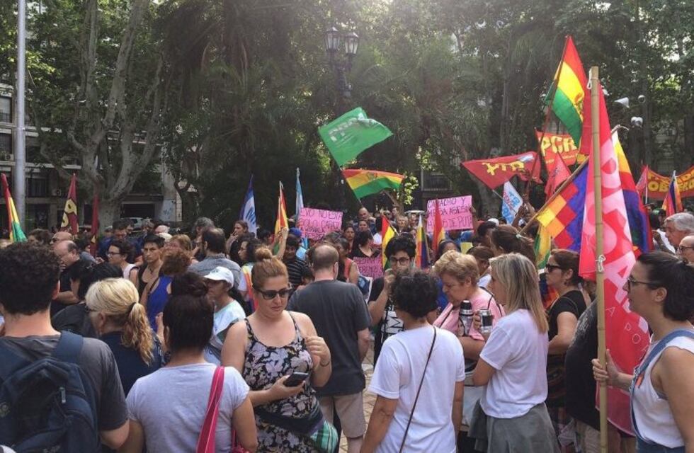 Asamblea popular en la plaza 25 de Mayo en apoyo a Evo Morales