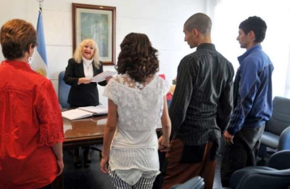 Unas 30 parejas eligieron el "Día de los enamorados" para casarse