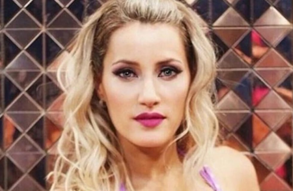 La sensual producción de fotos de Mica Viciconte con una bikini tiro alto