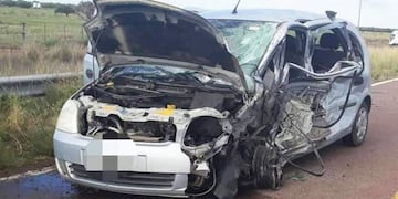 Choque entre un camión y un auto cerca de General Acha (La Arena)