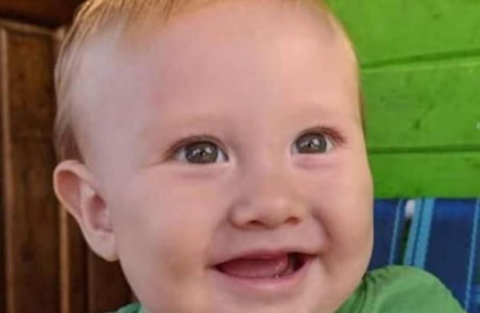 No pudieron salvar a Mateo, el bebé que tragó los frutos de un ligustro