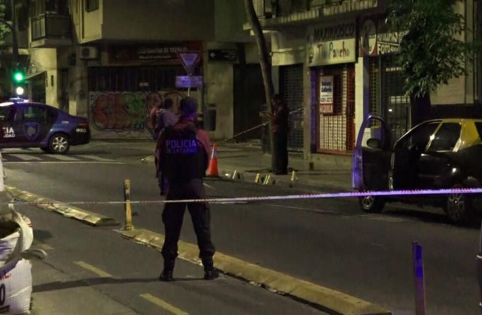 Ejecutaron de 5 balazos a un ciudadano peruano que estaba en un taxi en Constitución