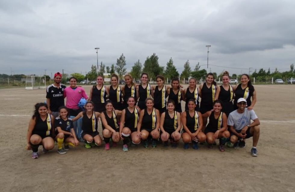 Ocho jugadoras de Arroyito participan del Nacional de Hockey en Salta