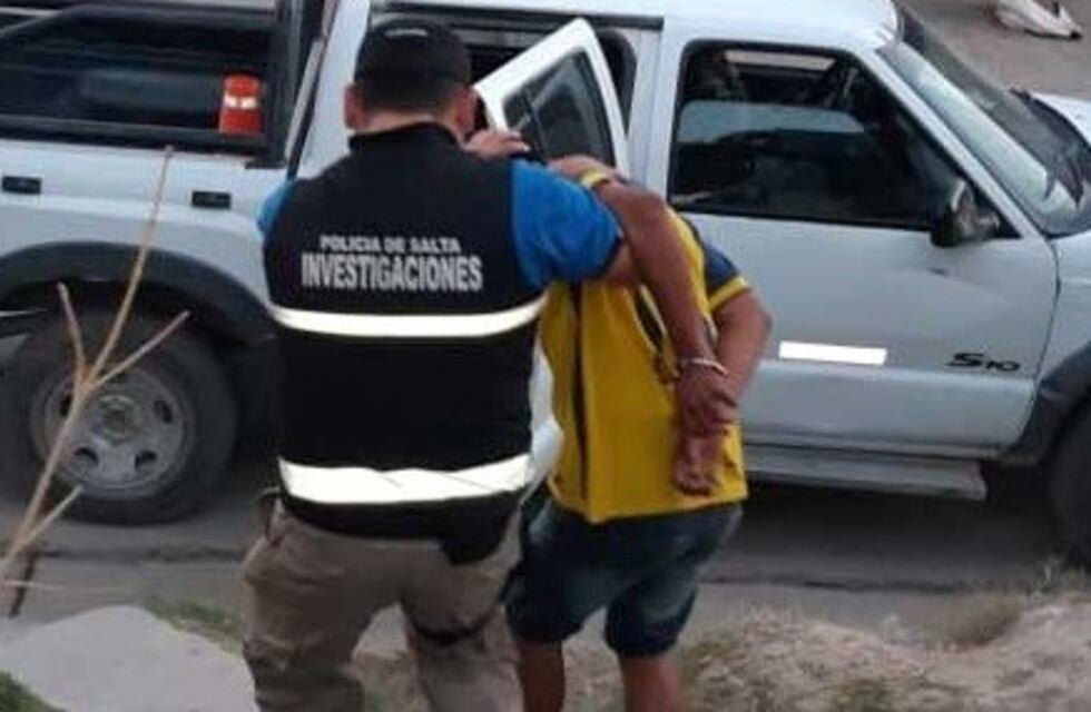 Tres jóvenes detenidos por asaltar a un taxista