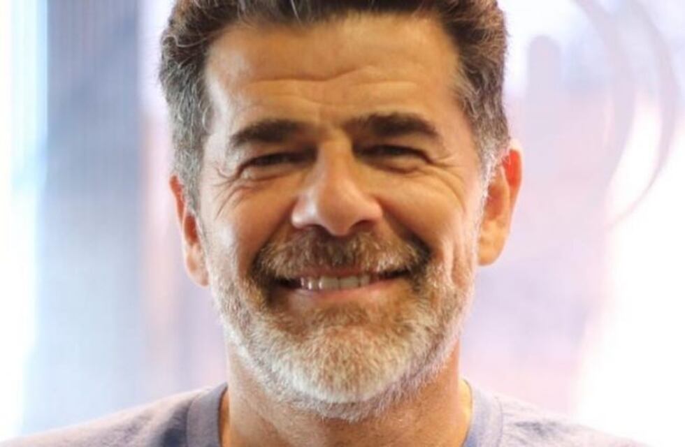 Julian Weich vivió un incómodo momento en vivo: una panelista agredió a un compañero en su programa