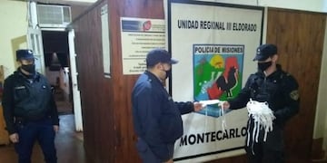 Los trabajadores recibieron los barbijos de prevención\u002E