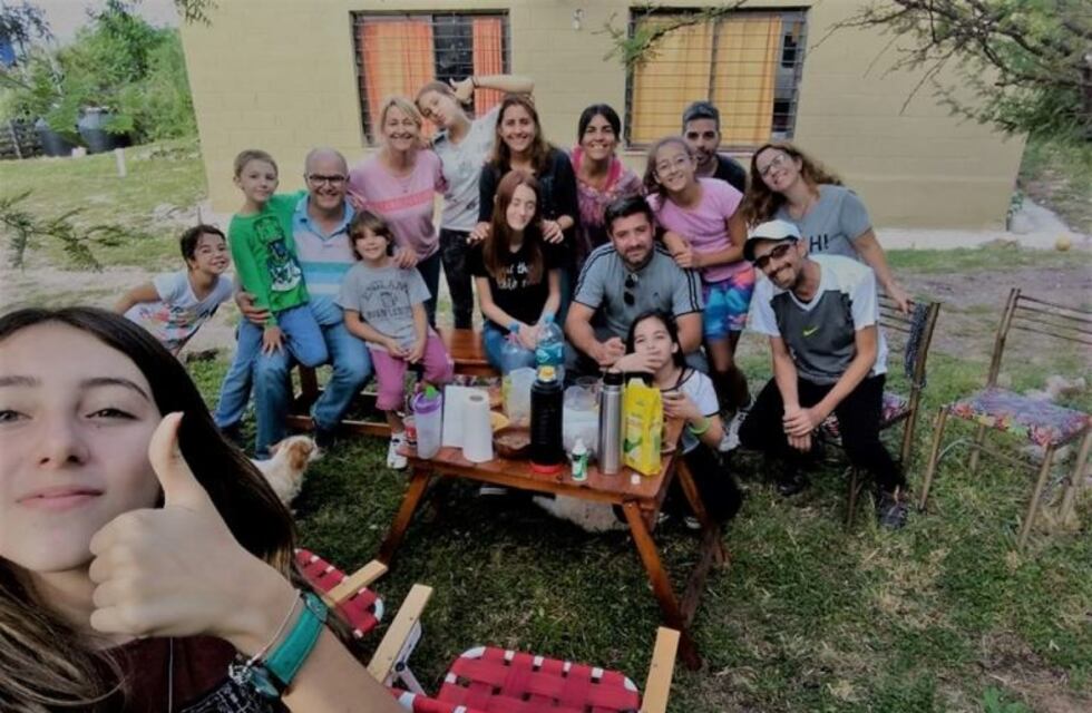 En Arroyito había puesto en venta su guitarra y unos amigos se la compraron y se la volvieron a regalar