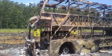 Colectivo incendiado sobre la Ruta Nacional 14\u002E