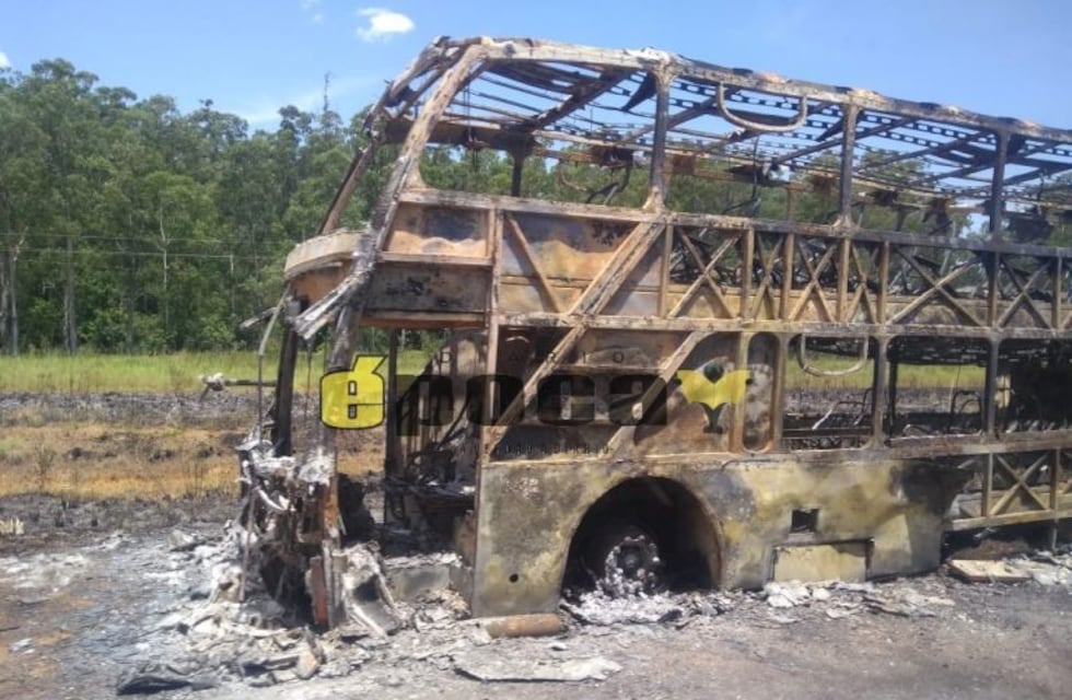 Se prendió fuego un colectivo en plena Ruta Nacional 14