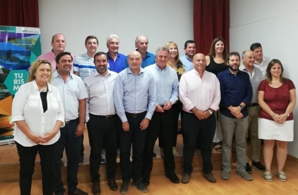 Reunión de intendentes y legisladores en Coronel Dorrego