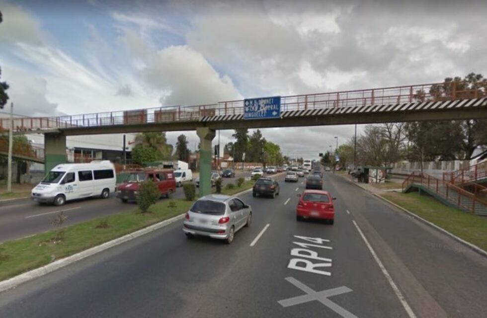 Vecinos evitaron que un joven se tirara desde un puente