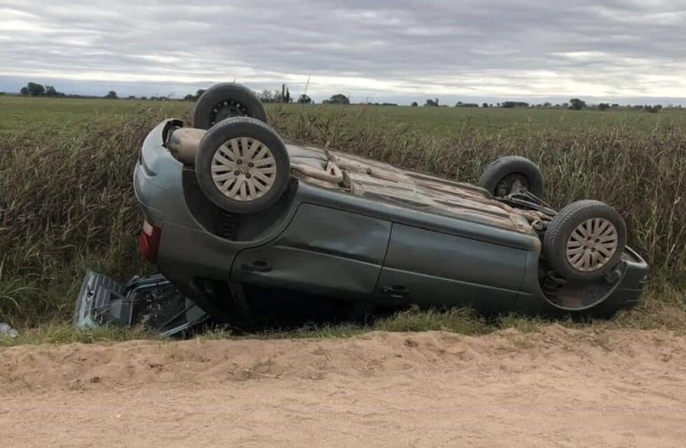 Vuelco de automóvil en Lozada