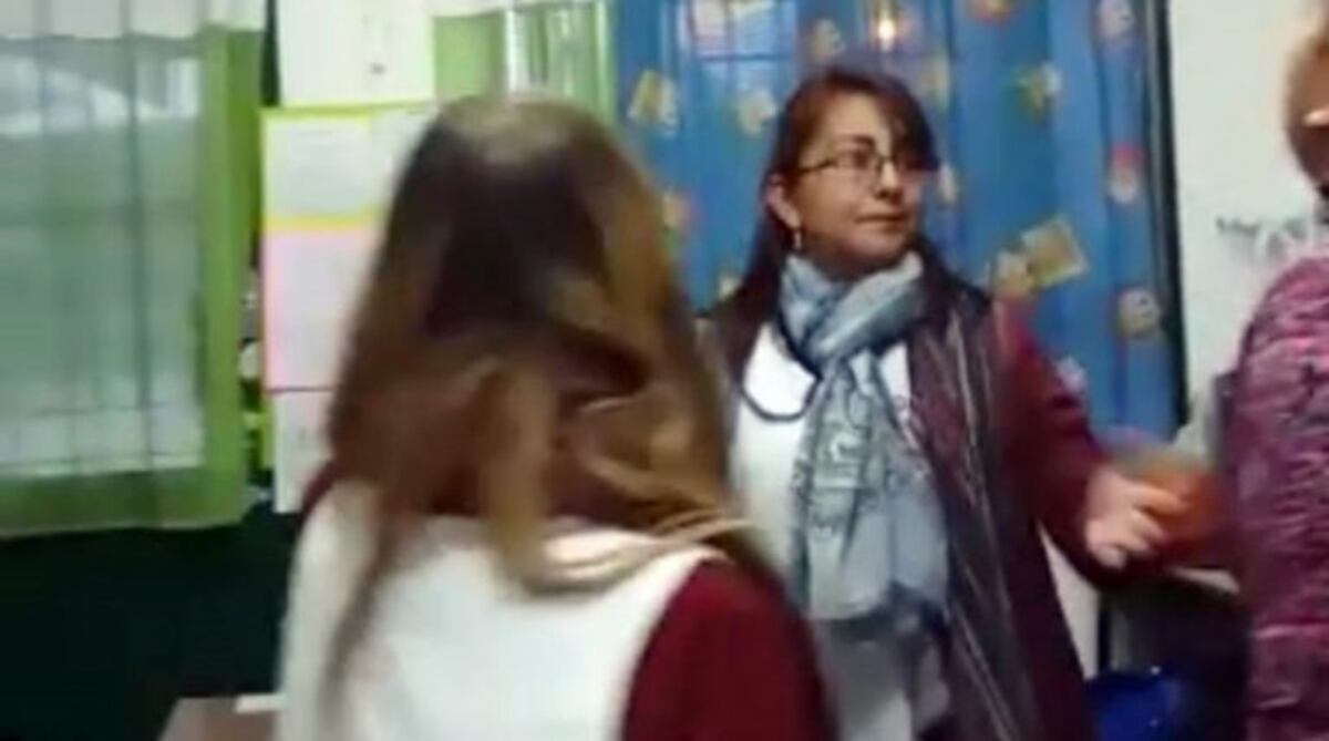 La docente agredida.