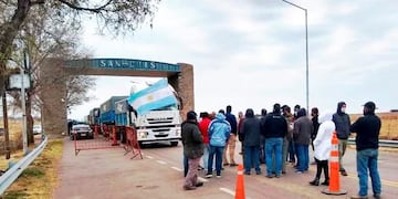 Productores cortan rutas (Diario Textual)