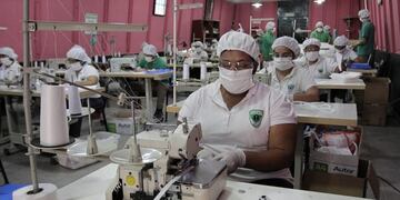 Coronavirus: Mazur visitó un taller textil que abastecerá al sector salud\u002E (Gobierno de Tucumán)